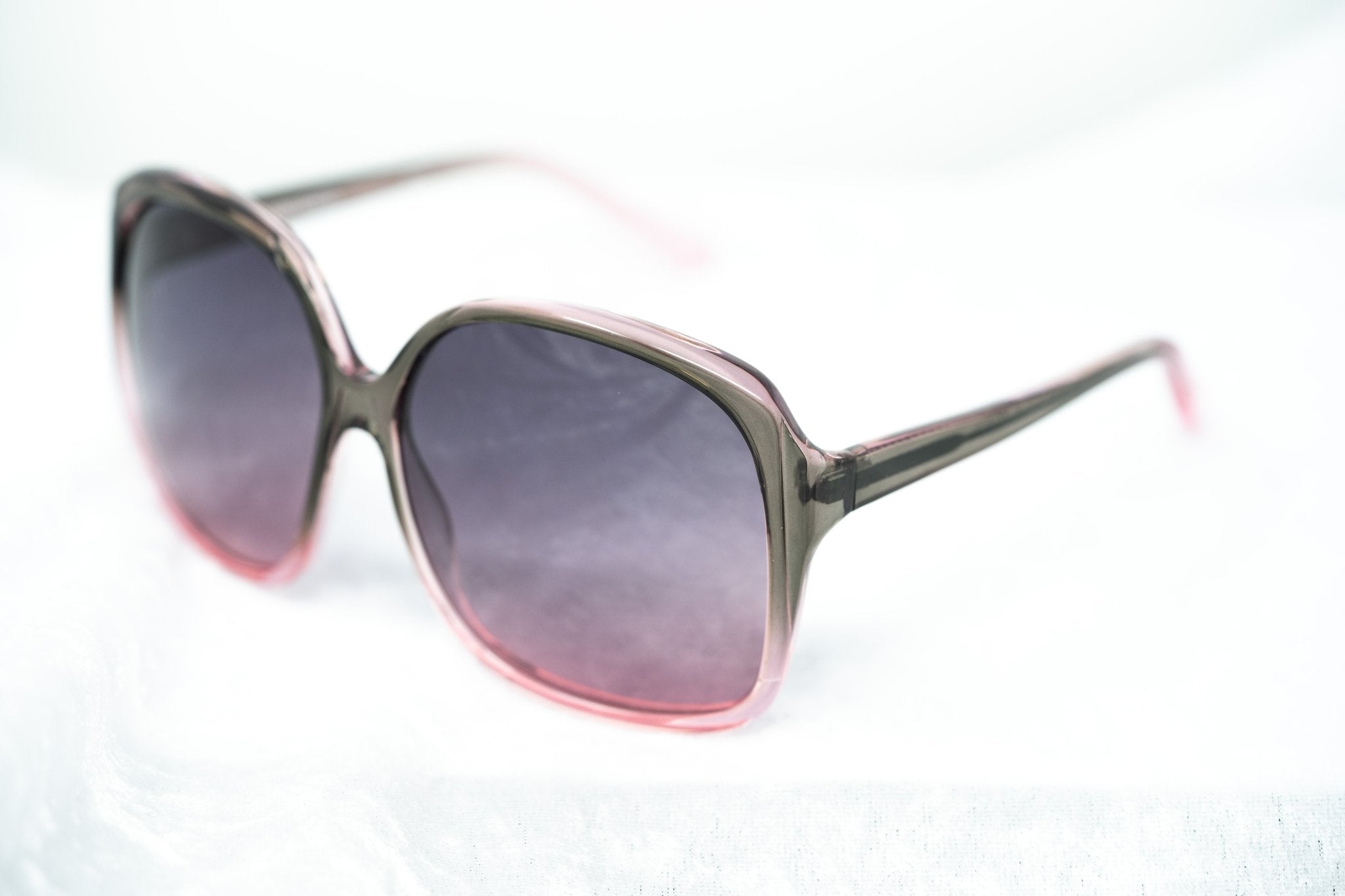 Antonio Berardi Women Sunglasses Oversized Frame Grey/Pink and Grey Graduated Lenses - 9AB2C2PINK - Watches & Crystals