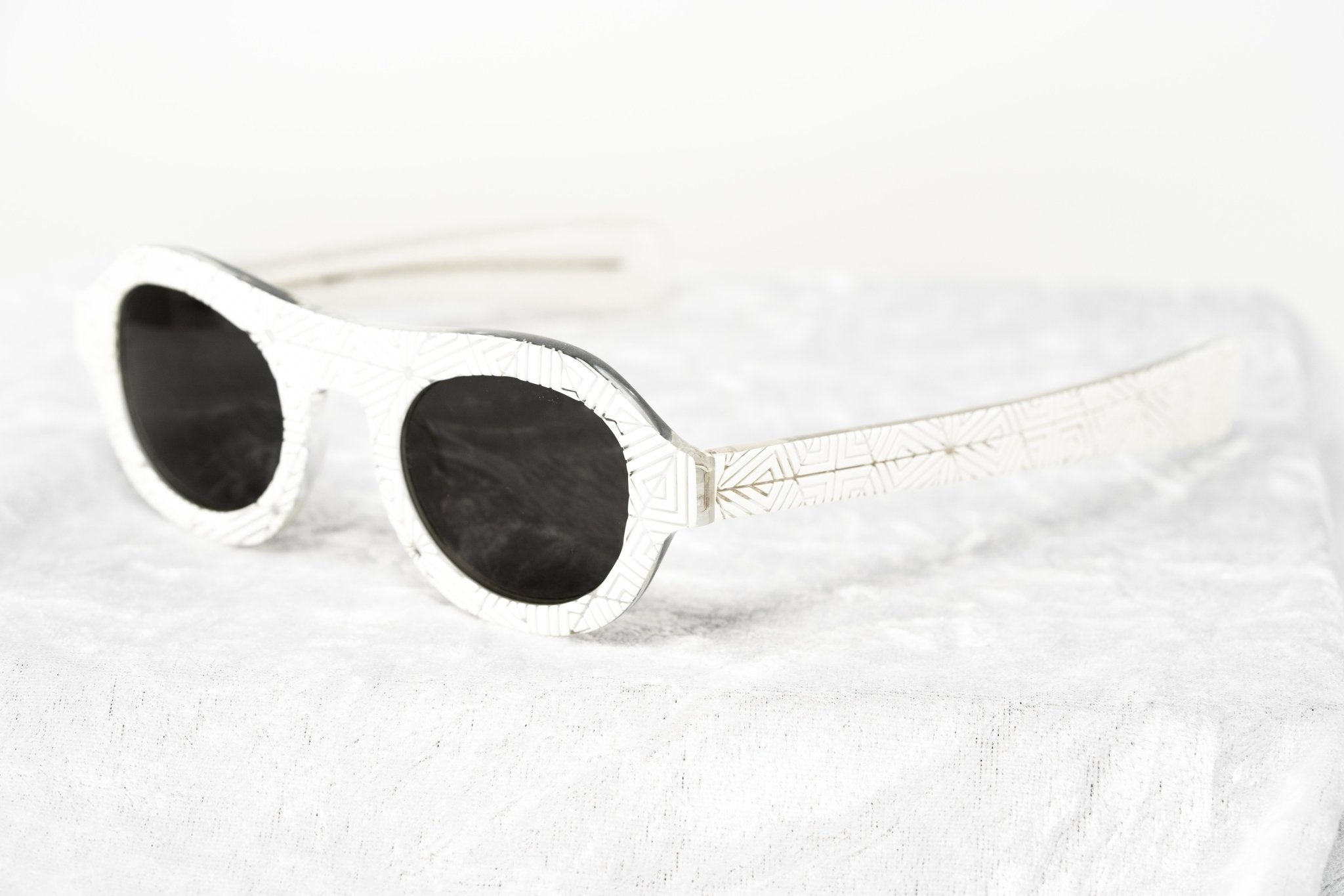 David David Sunglasses Oval Solid White Crystal With Dark Grey Lenses Category 3 9DAVID1C2WHITE - Watches & Crystals