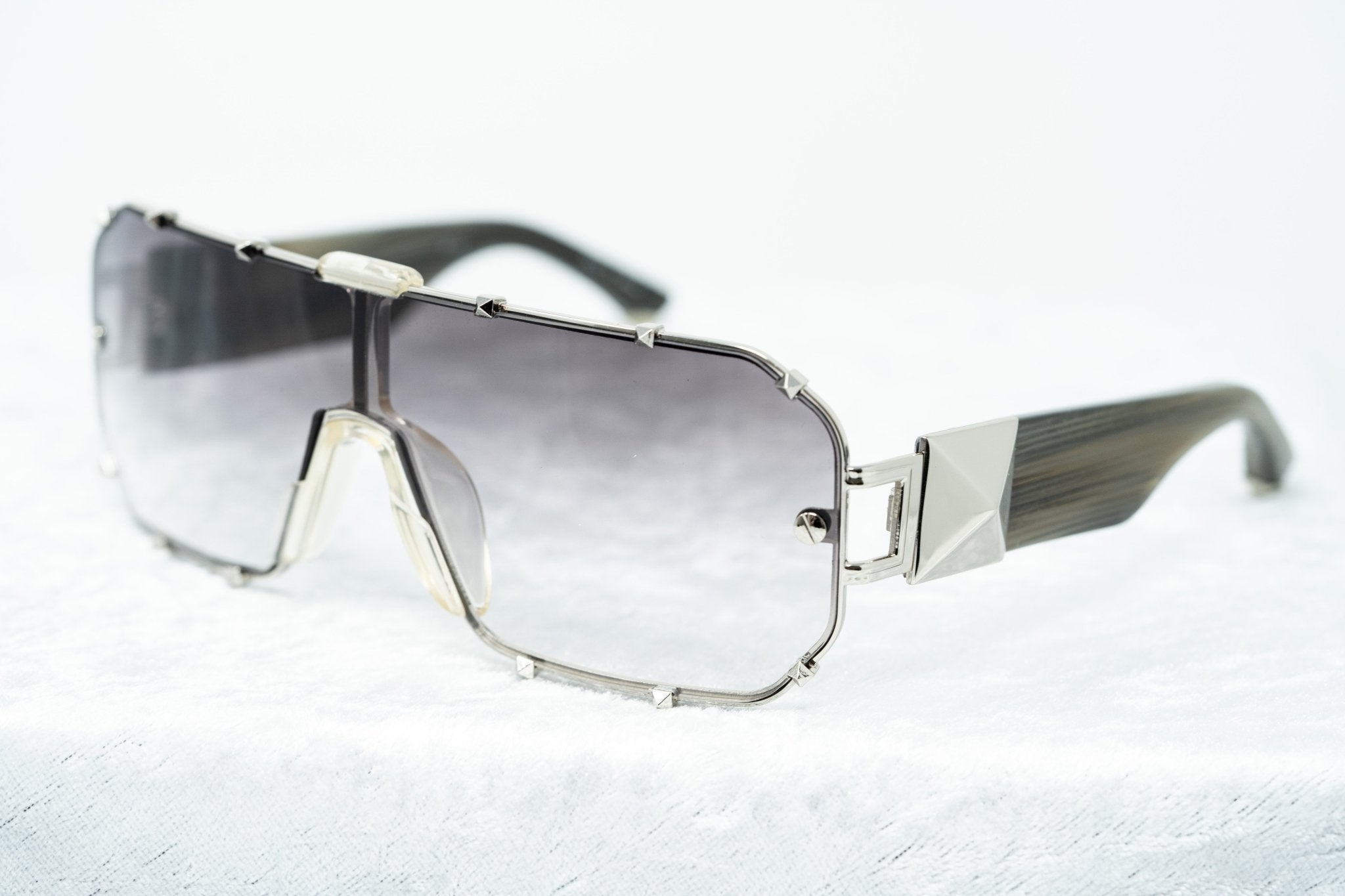 Giles Deacon Sunglasses Shield Black Horn Silver With Category 3 Grey Graduated Lenses 9GILES1C2BLACK - Watches & Crystals