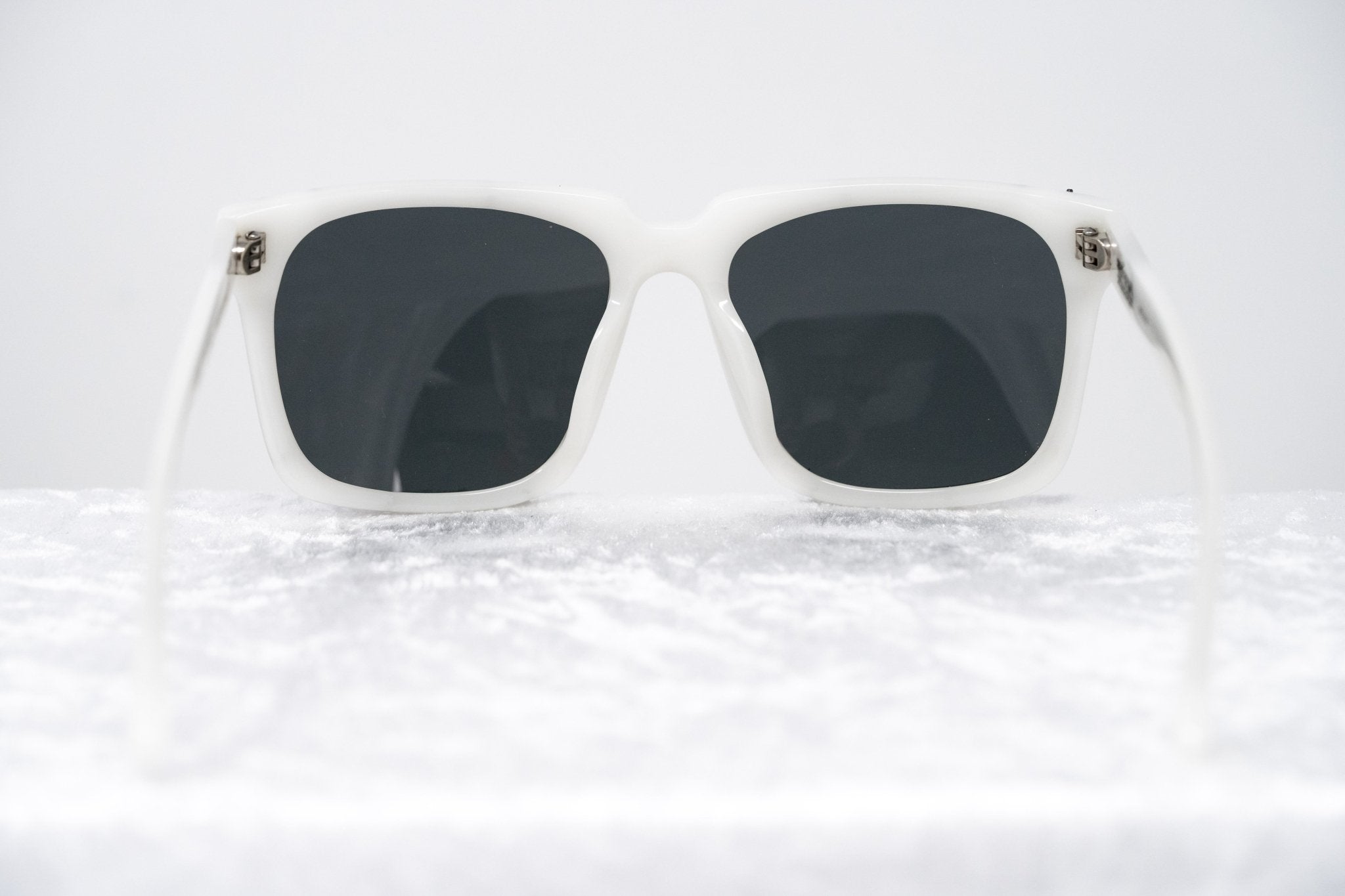 Kokon To Zai Sunglasses D-Frame Unisex White With Silver CAT3 Grey Lenses KTZ14C3SUN - Watches & Crystals