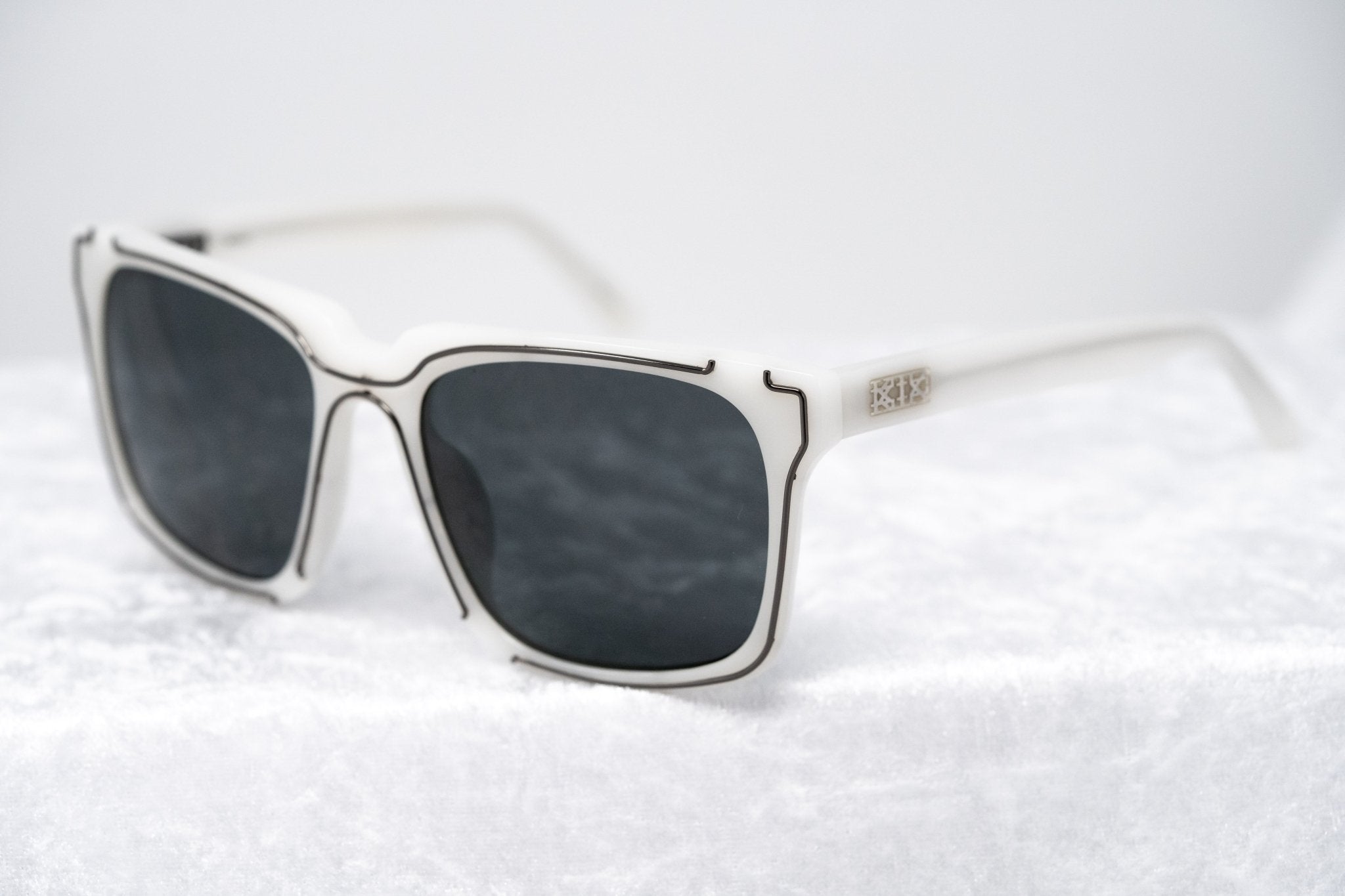 Kokon To Zai Sunglasses D-Frame Unisex White With Silver CAT3 Grey Lenses KTZ14C3SUN - Watches & Crystals