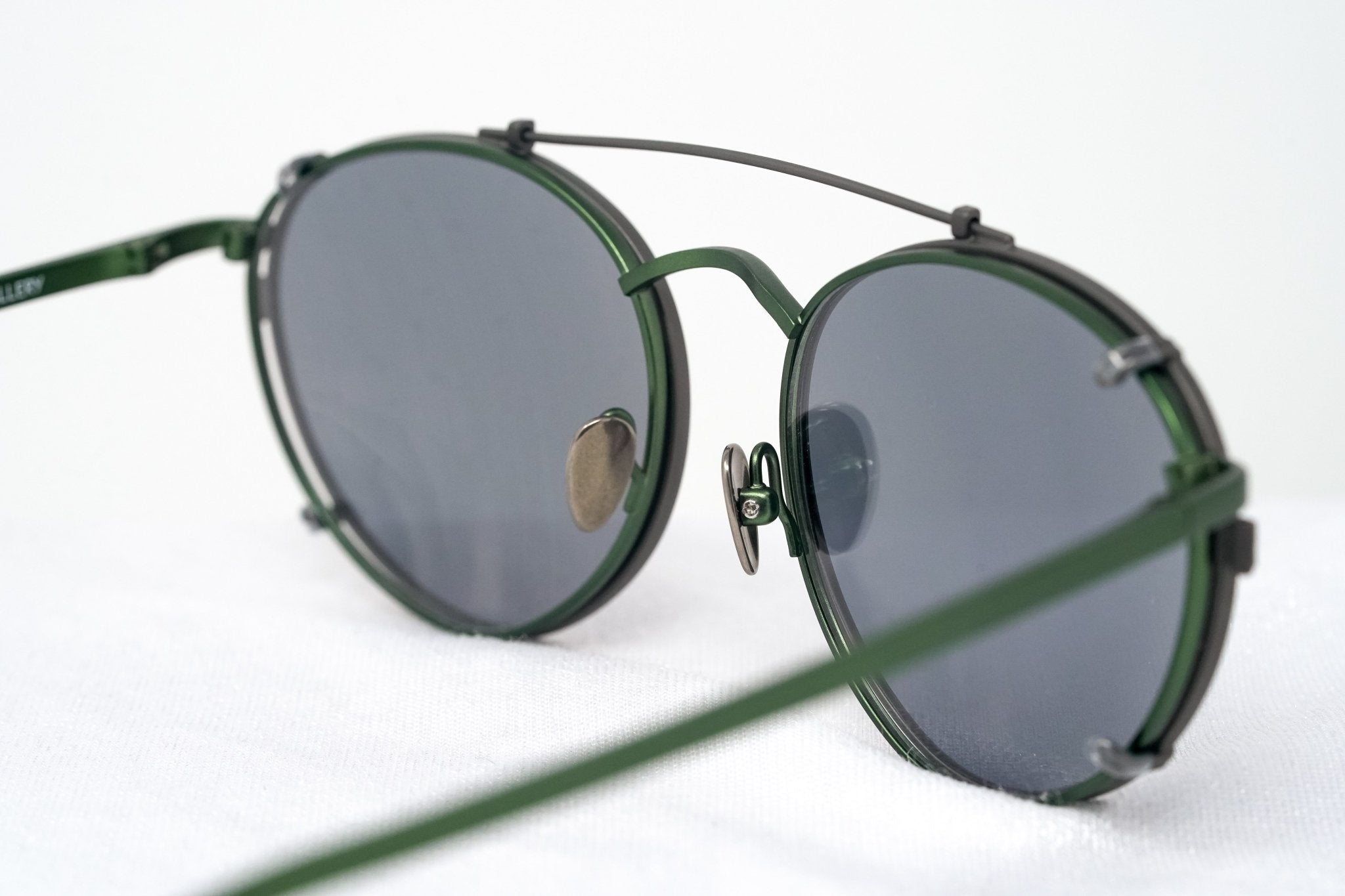 Kris Van Assche Sunglasses Oval Green and Gunmetal Grey - Watches & Crystals