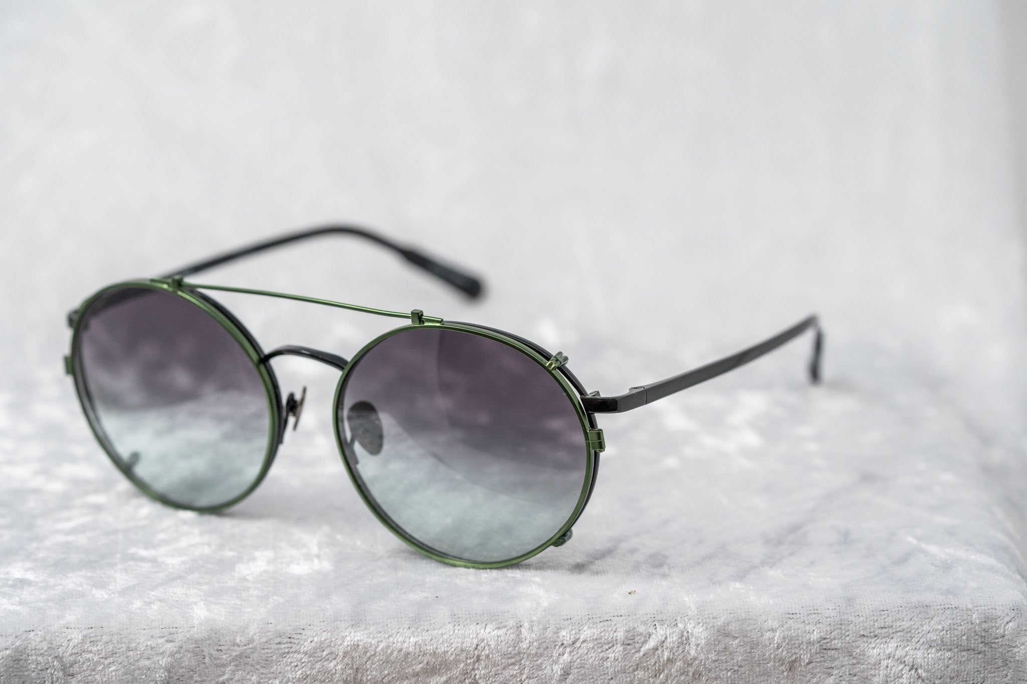 Kris Van Assche Sunglasses Unisex Titanium Oval Shiny Black Green Clip-On and Green Lenses - KVA70C4SUN - Watches & Crystals