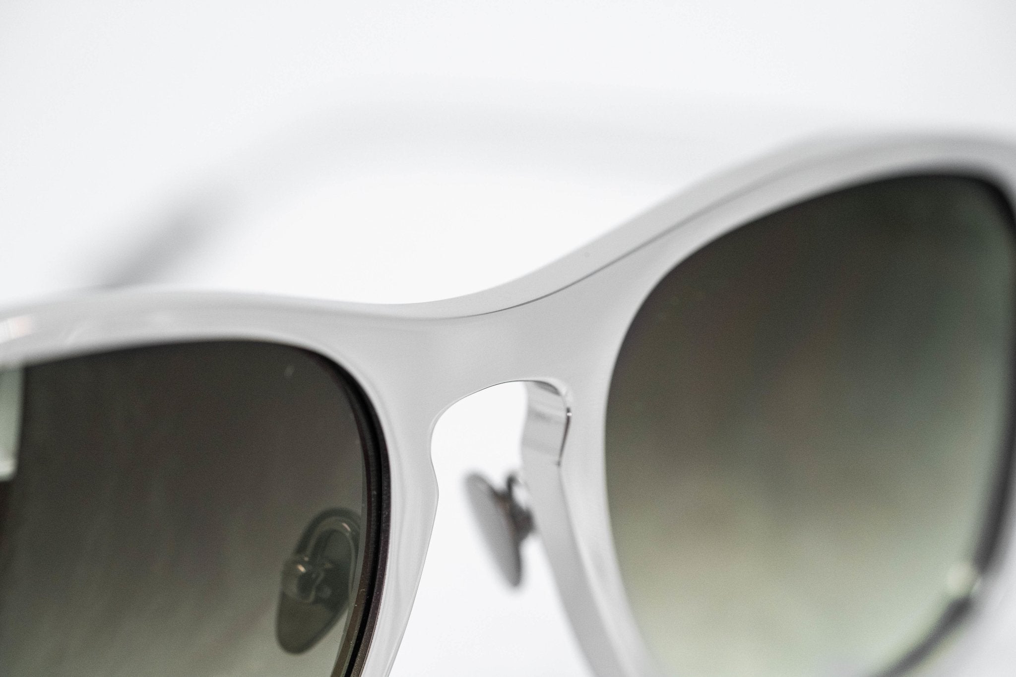 Kris Van Assche Sunglasses Unisex With D-Frame Silver Metal and Green Graduated Lenses - KVA3C4SUN - Watches & Crystals