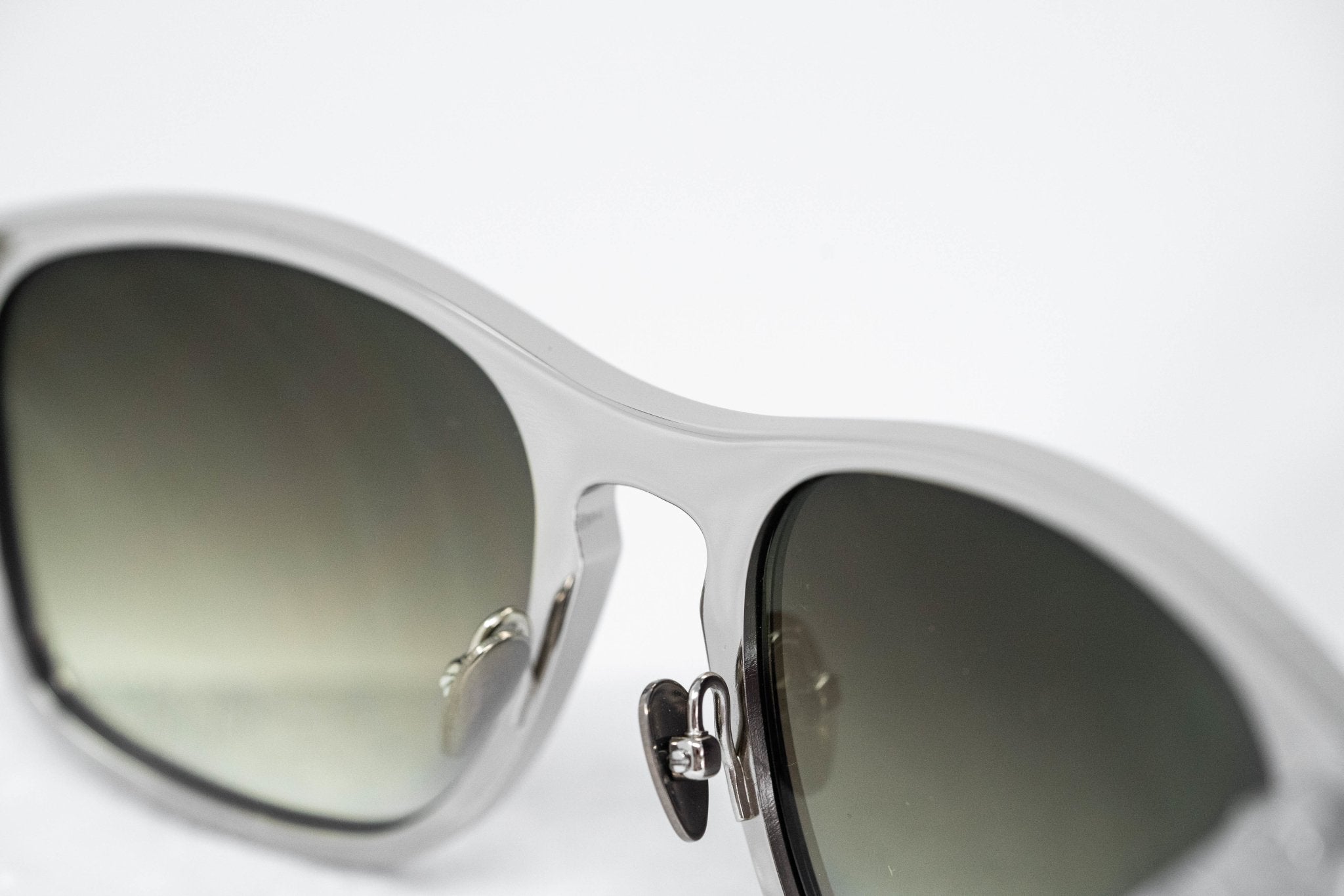 Kris Van Assche Sunglasses Unisex With D-Frame Silver Metal and Green Graduated Lenses - KVA3C4SUN - Watches & Crystals