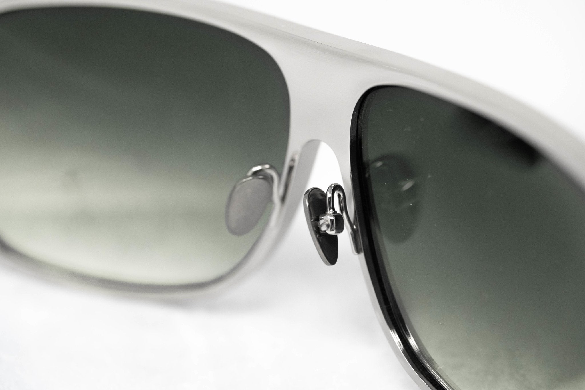 Kris Van Assche Sunglasses With Rectangular Silver Metal and Green Graduated Lenses - KVA6C4SUN - Watches & Crystals