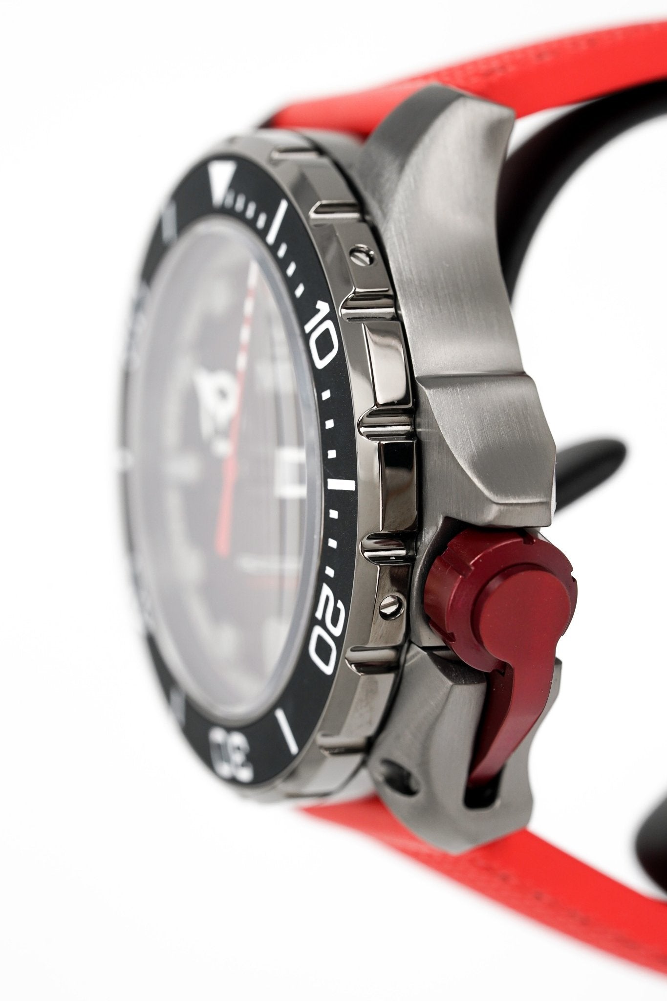 M2Z Men's Watch Diver 200 Red IP Gun 200-005 - Watches & Crystals