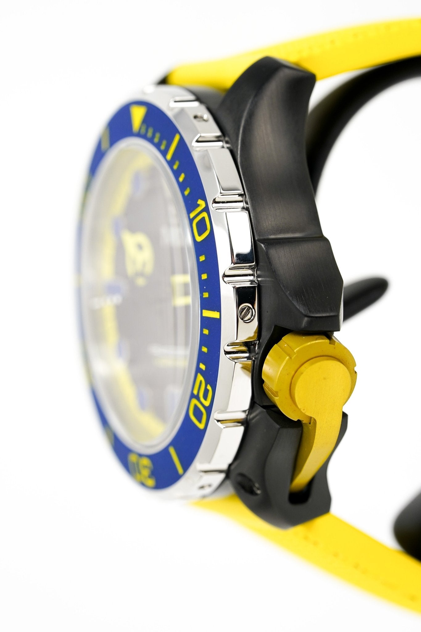 M2Z Men's Watch Diver 200 Yellow IP Black 200-006 - Watches & Crystals