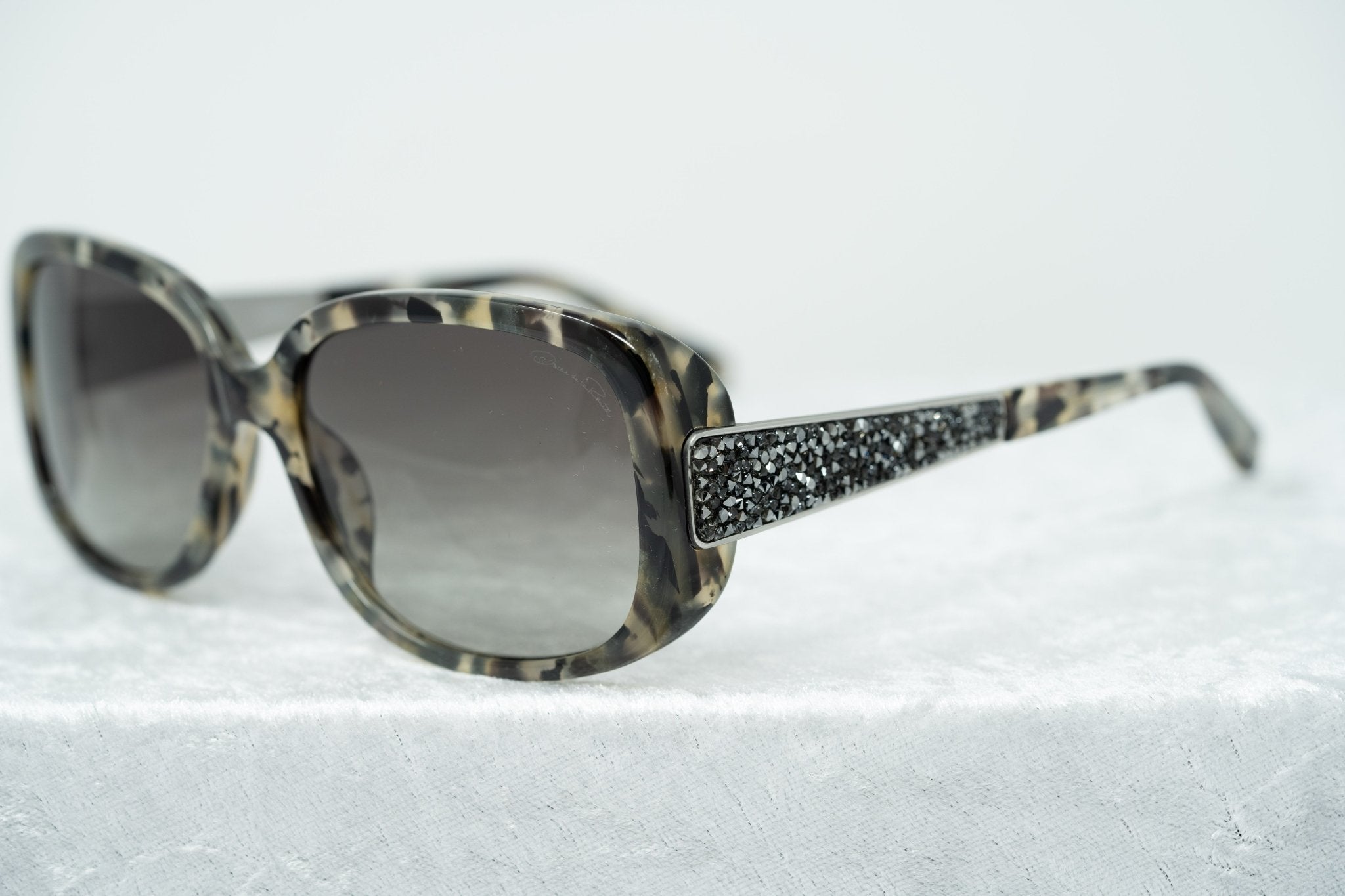 Oscar De La Renta Women Sunglasses Oversized Frame Tortoiseshell Titanium and Grey Graduated Lenses ODLR64C3SUN - Watches & Crystals