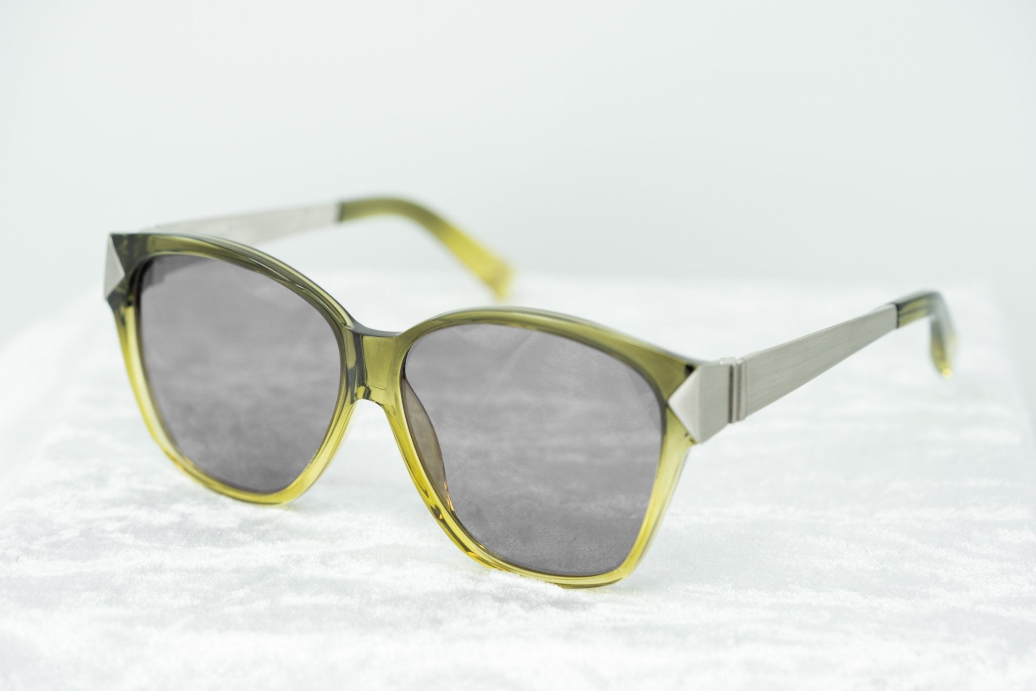 Yohji Yamamoto Unisex Sunglasses Rectangular Cat Eye Green and Grey Lenses - YY18CLAWC3SUN - Watches & Crystals